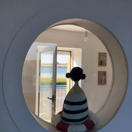 Maison Face A La