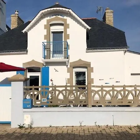 Maison Face A La *